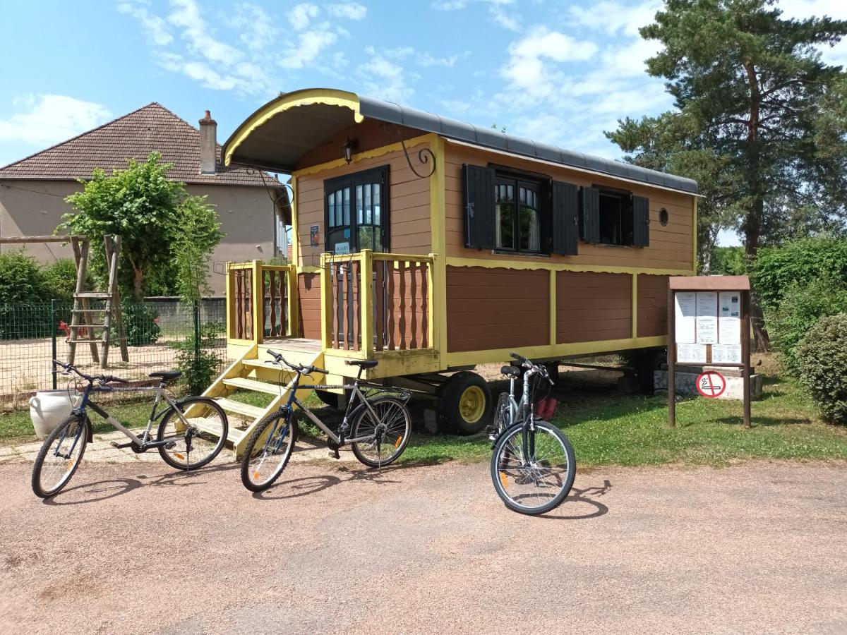 فندق Châtillon-en-Bazoisفي  Camping Les Roulottes Du Bazois المظهر الخارجي الصورة